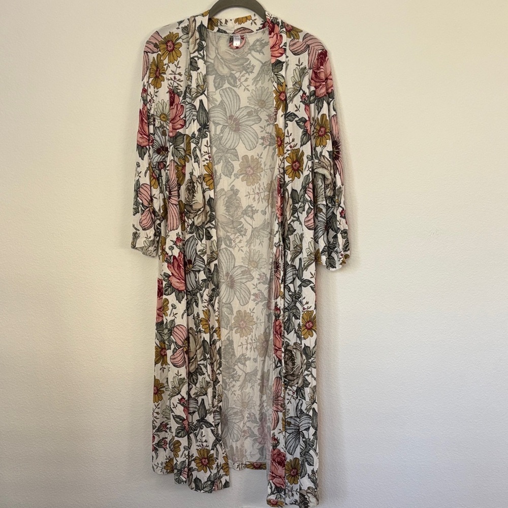 Elegant Floral Women's Robe in Multicolor missing waist strap has pockets